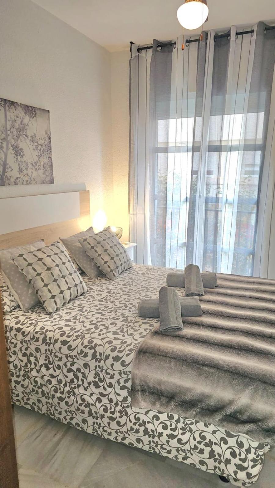 Ideal Holiday Apartment One Bedroom City Center Málaga Eksteriør bilde