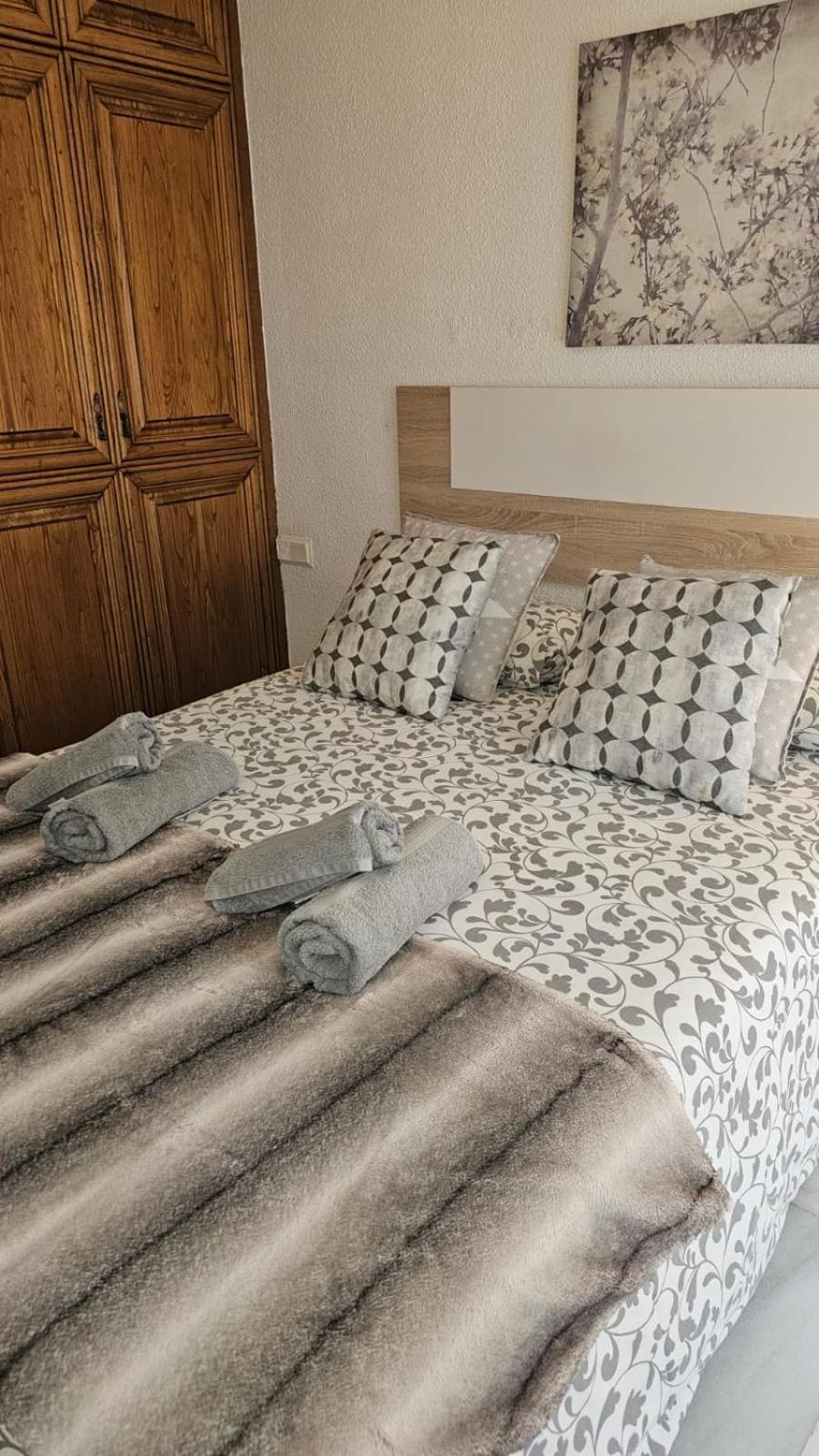 Ideal Holiday Apartment One Bedroom City Center Málaga Eksteriør bilde