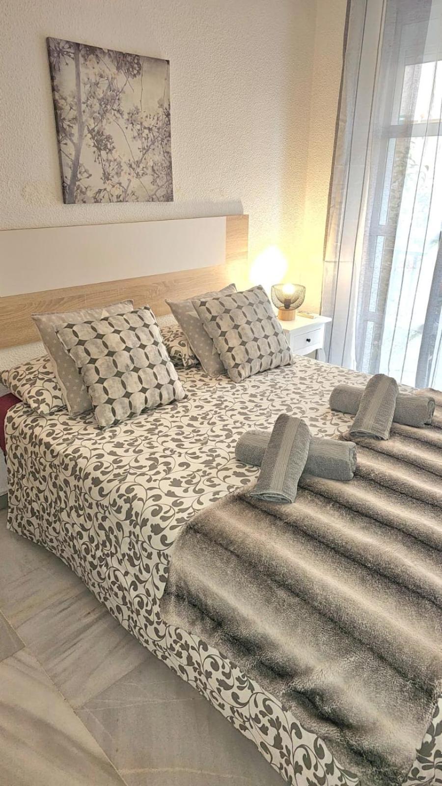 Ideal Holiday Apartment One Bedroom City Center Málaga Eksteriør bilde