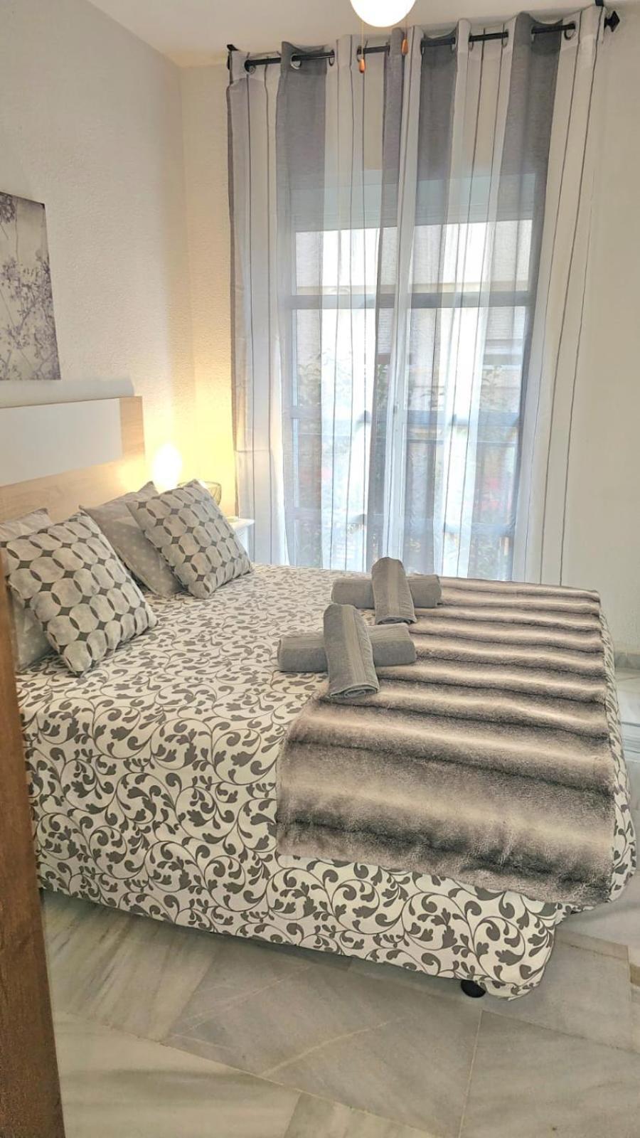 Ideal Holiday Apartment One Bedroom City Center Málaga Eksteriør bilde