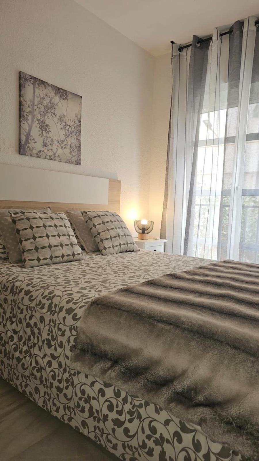 Ideal Holiday Apartment One Bedroom City Center Málaga Eksteriør bilde