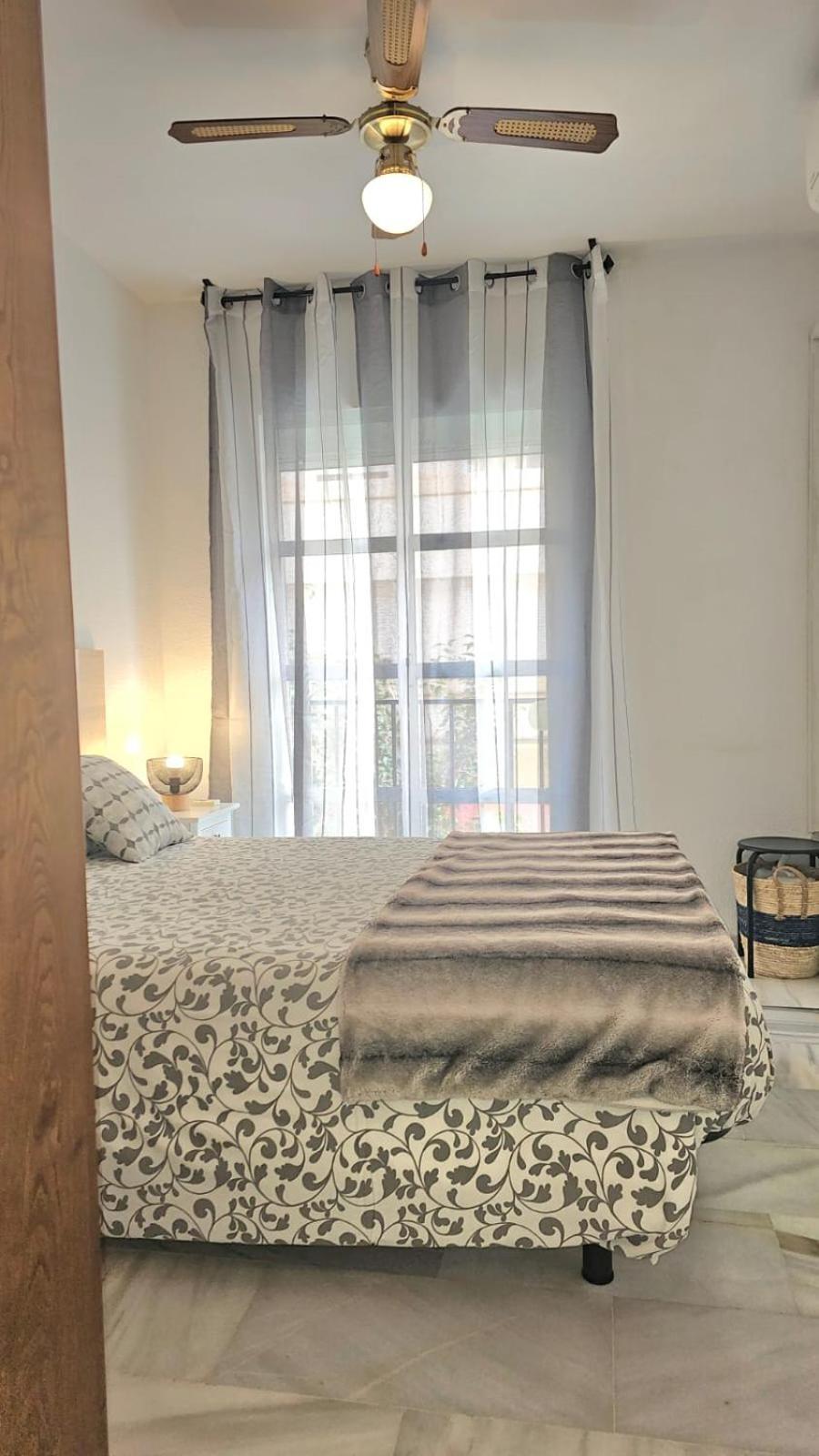 Ideal Holiday Apartment One Bedroom City Center Málaga Eksteriør bilde