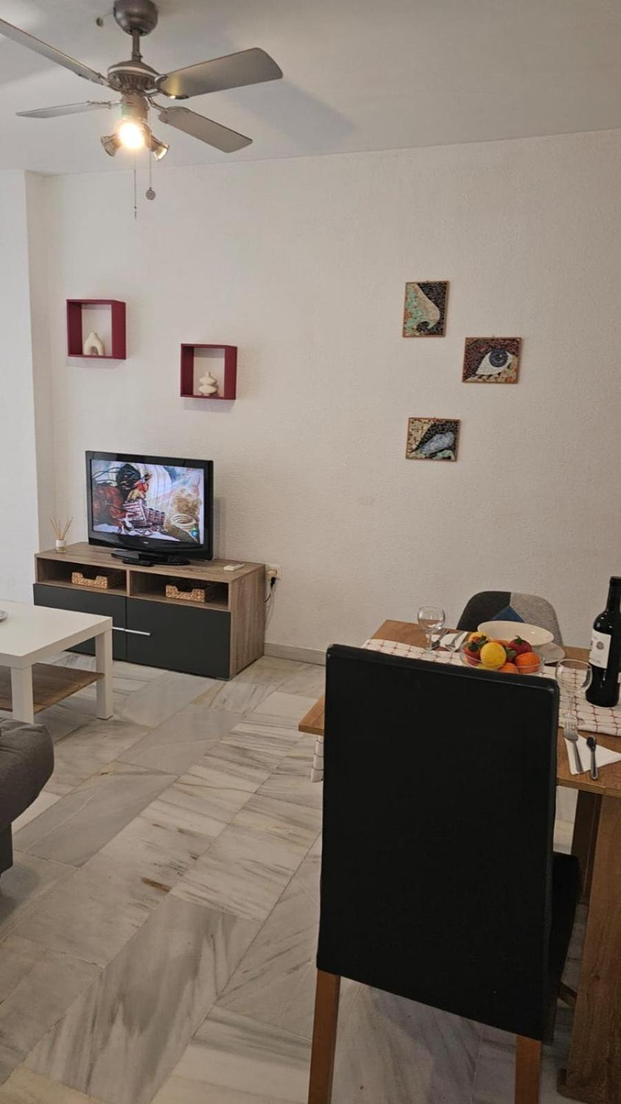 Ideal Holiday Apartment One Bedroom City Center Málaga Eksteriør bilde