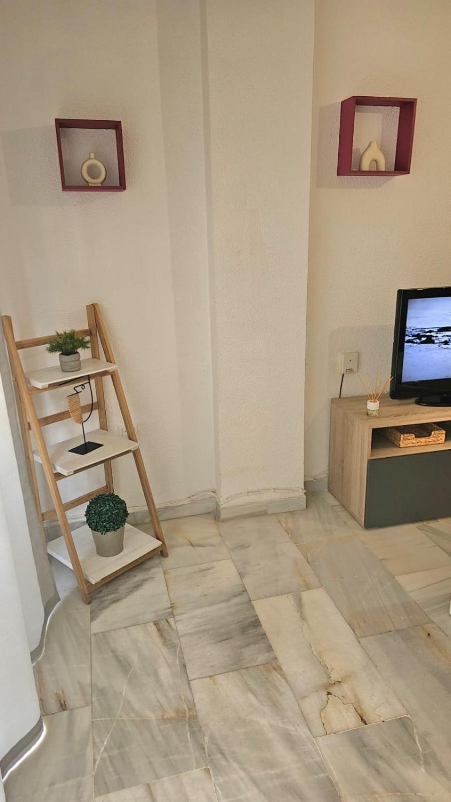 Ideal Holiday Apartment One Bedroom City Center Málaga Eksteriør bilde