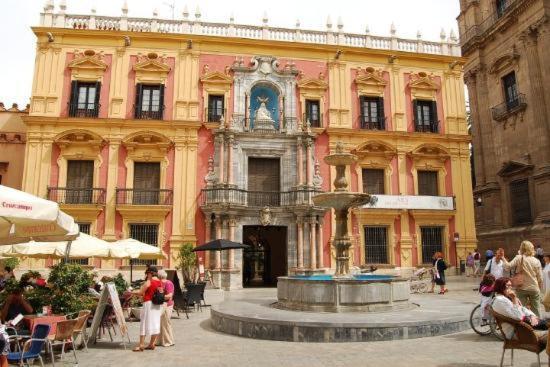 Ideal Holiday Apartment One Bedroom City Center Málaga Eksteriør bilde